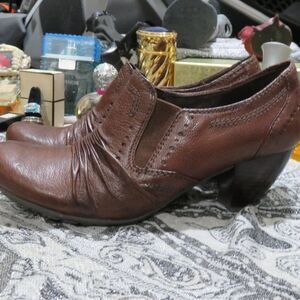 Bare traps Quality leather ankle booties boots Size 6 M Brown classy